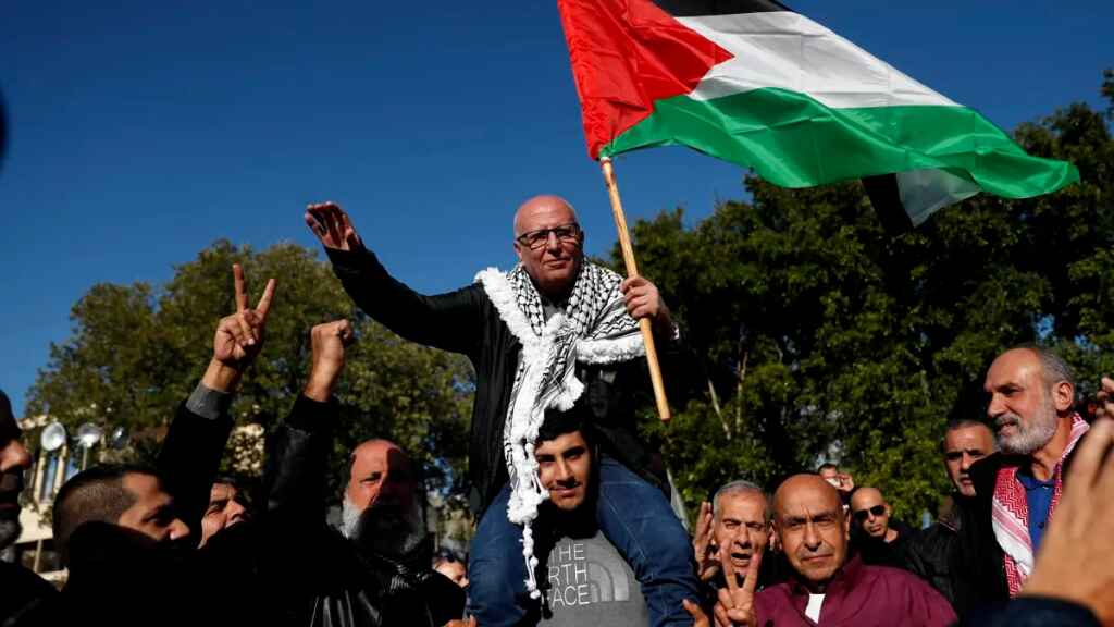 Israel libera a su preso palestino más veterano tras 40 años de cárcel