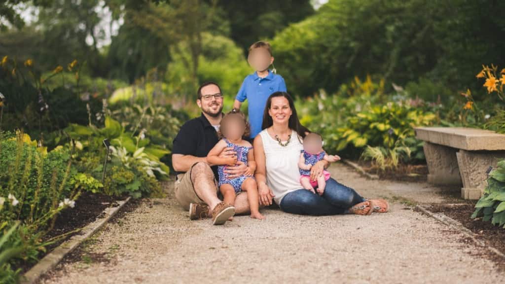 John Poulos- tiene tres hijos - uno de ellos enfermó de cáncer hace varios años