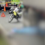 Una pareja de motociclistas sufrió un terrible accidente de tránsito la tarde de este miércoles por el sector de La Macarena, en Medellín.