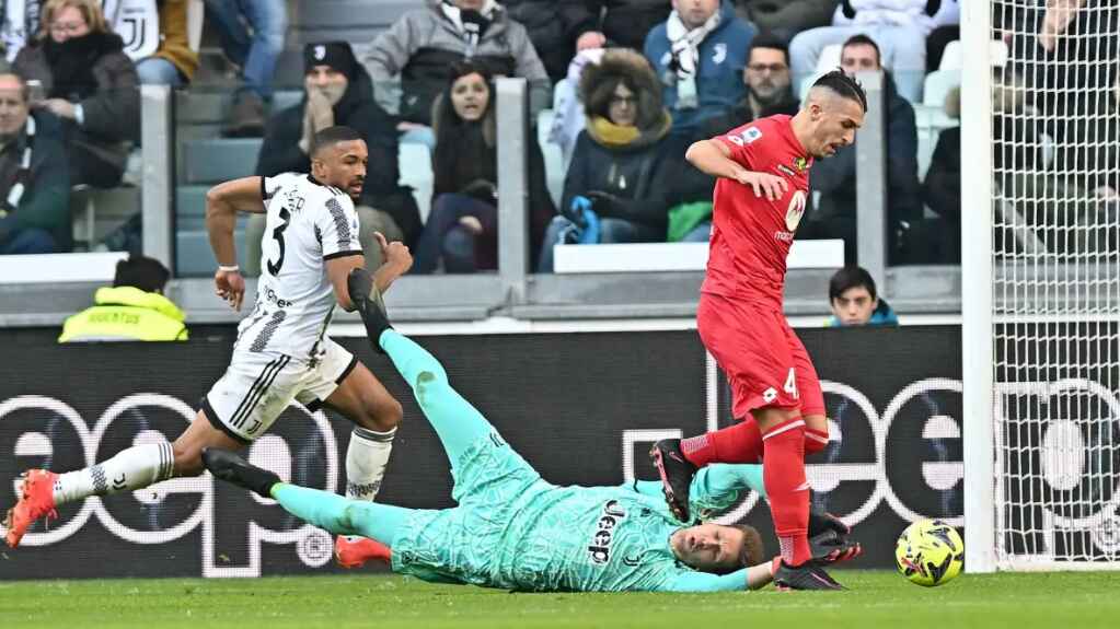 La ‘Juve’ no sale del pozo