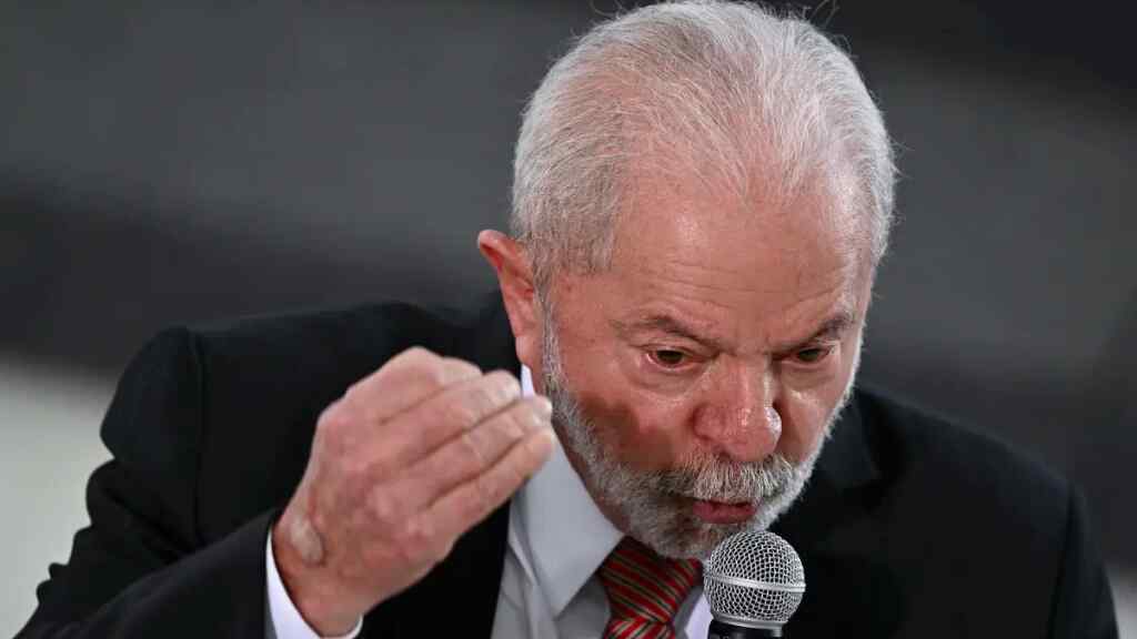 Lula pide frenar el transporte aéreo y fluvial de la minería ilegal en una reserva