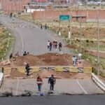 Manifestantes peruanos queman un segundo puesto fronterizo con Bolivia
