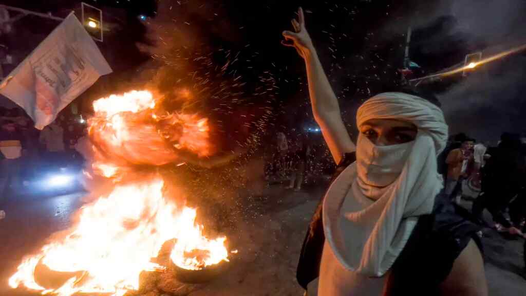 Palestinos de Yenín celebran ataque en Jerusalén mientras lloran sus muertos