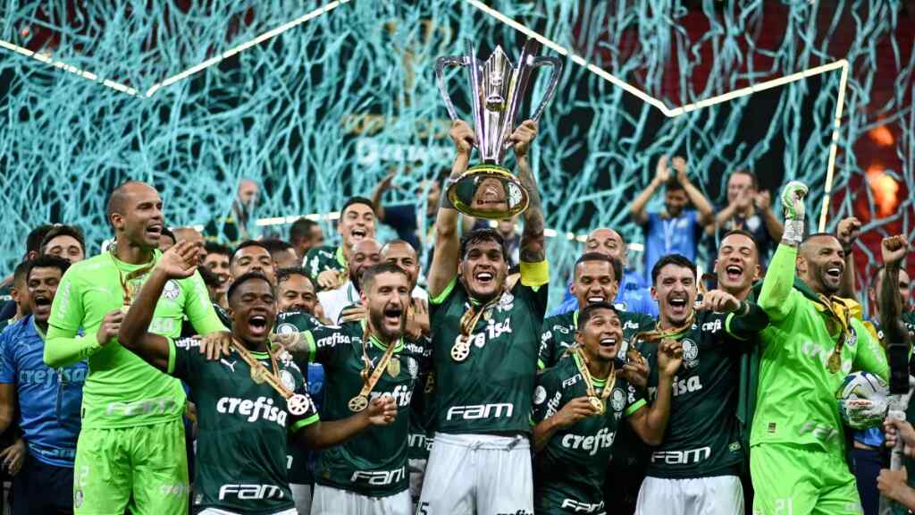 Palmeiras conquista la Supercopa de Brasil al vencer por 4-3 al Flamengo