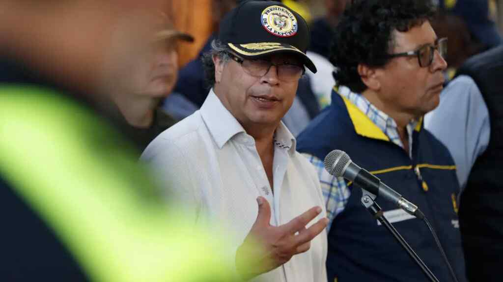 Petro anuncia la compra de una hacienda para los damnificados por avalancha
