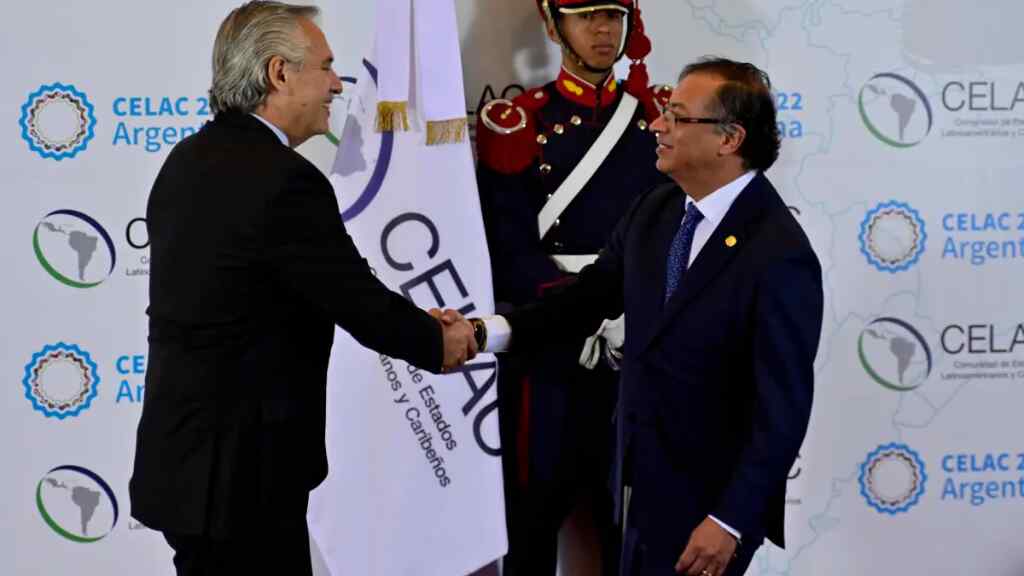 Petro aprovecha la cumbre de la Celac para reunirse con el representante de Biden