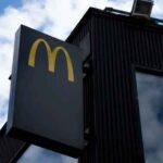 Regulador de EE.UU. acusa a un exdirectivo de McDonald’s de mentir sobre su despido