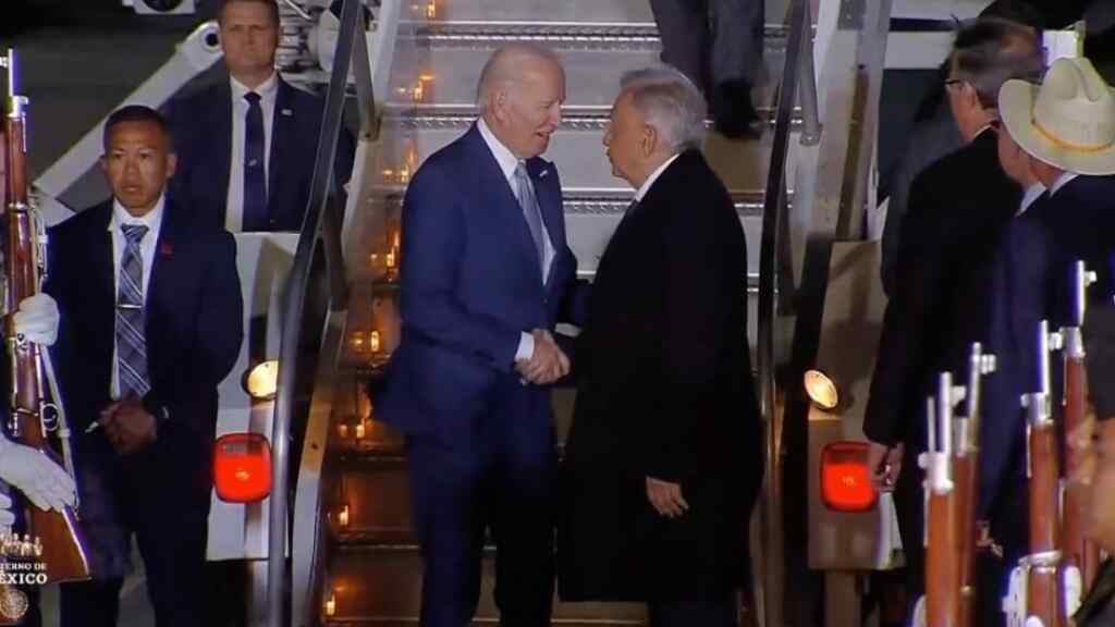 Republicanos acusan a Biden de viajar a la frontera solo para hacerse fotos