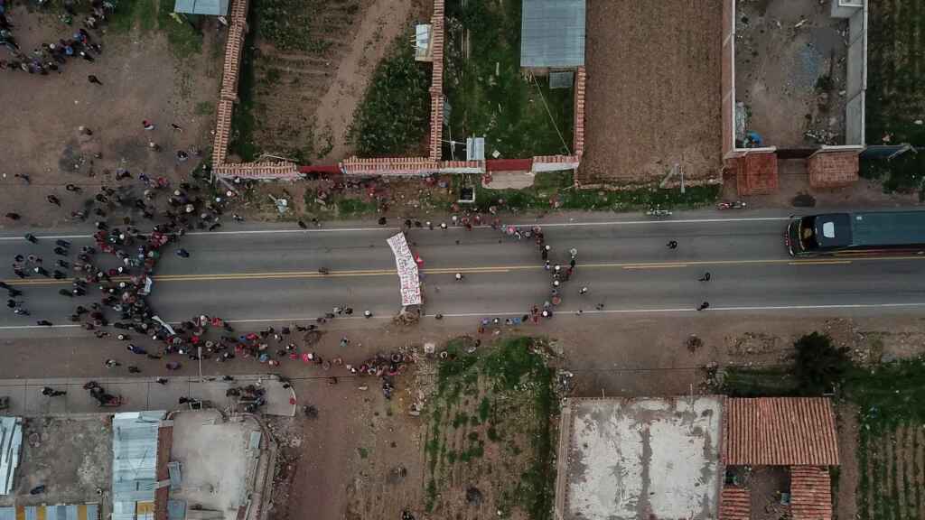 Suben a 100 los puntos con tránsito interrumpido en Perú por las protestas