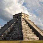 Turista polaco sube al Castillo de Chichén Itzá en México y lo «castigan»