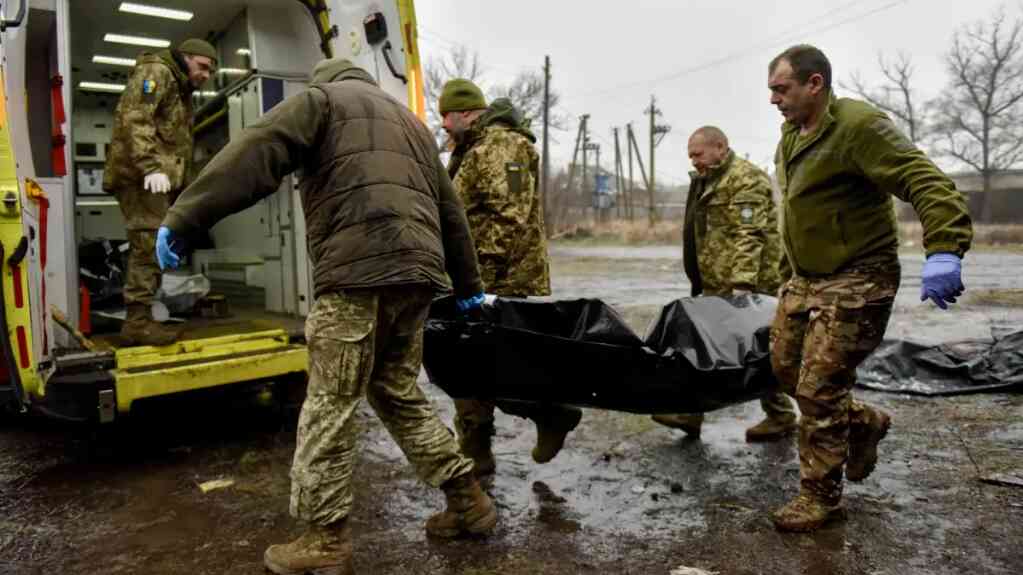 Ucrania resiste la creciente presión rusa en Donetsk a la espera de más ayuda