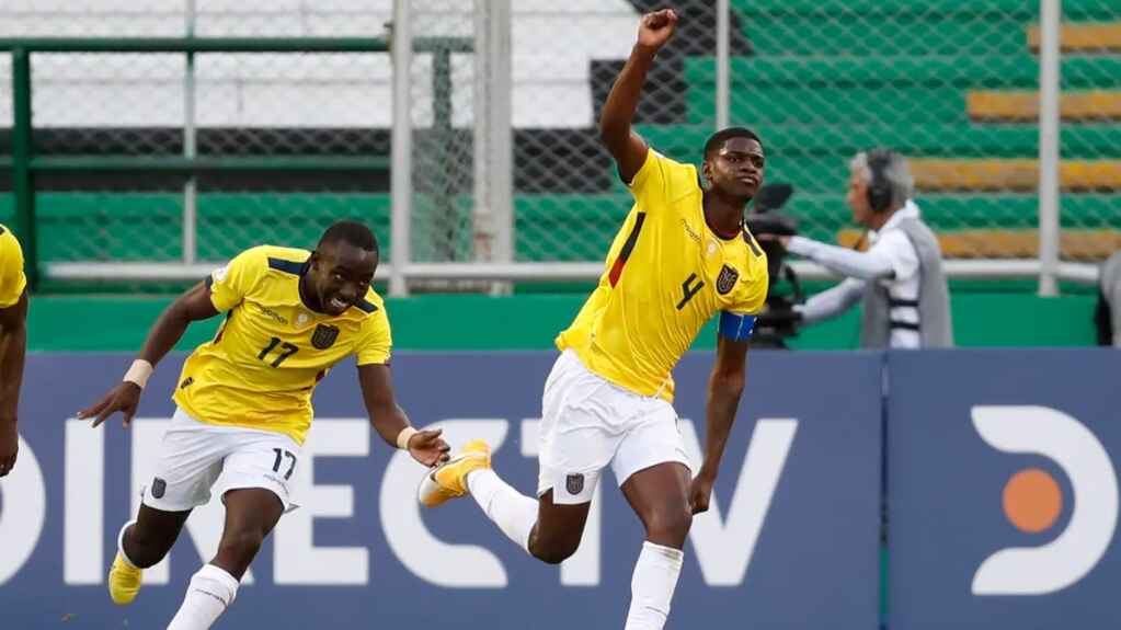 Un cabezazo del central Mina rompe la diferencia entre Ecuador y Bolivia