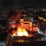 Un incendio arrasa una casona en el centro de Lima en medio de las protestas