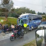 Accidente bus y chiva en Guarne, por fresas salvajes