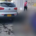 Muere motociclista al chocar contra un Kia frente al C.C. Premier el Limonar