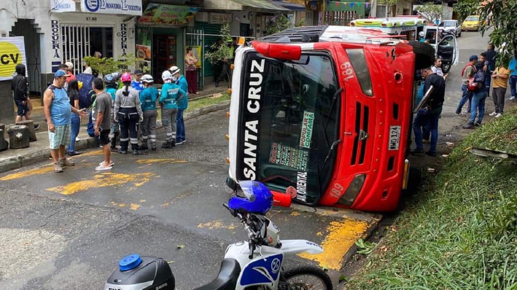 bus volcado en Aranjuez- Medellín- el 3 de enero