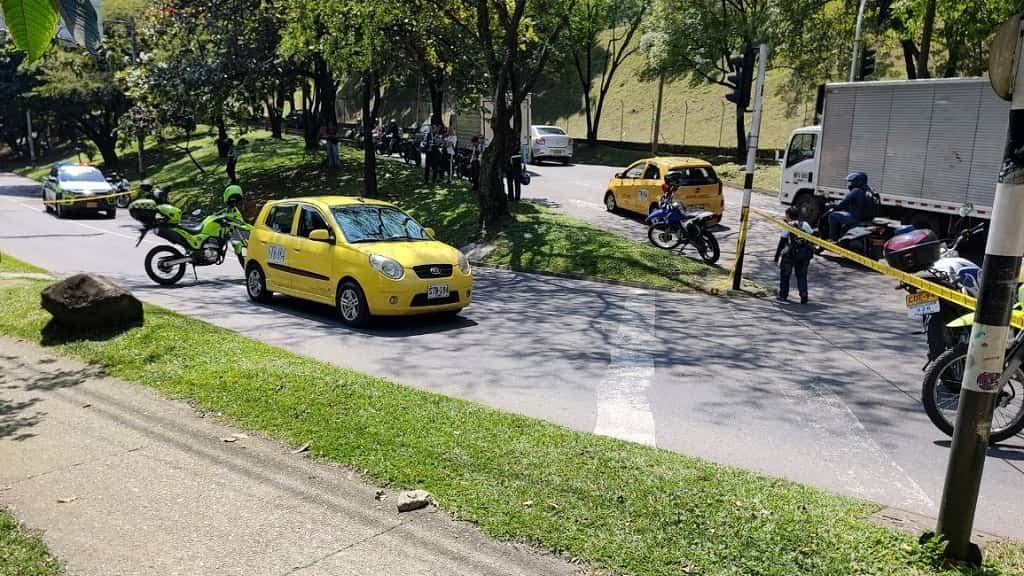 Homicidio en un taxi cerca de campos de paz, avenida 80 de medellín
