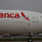 Polizones muertos en avión de Avianca - vuelo de Santiago de chile--Pánico en vuelo de Avianca: ventana del piloto se fisura y obliga a aterrizaje de emergencia