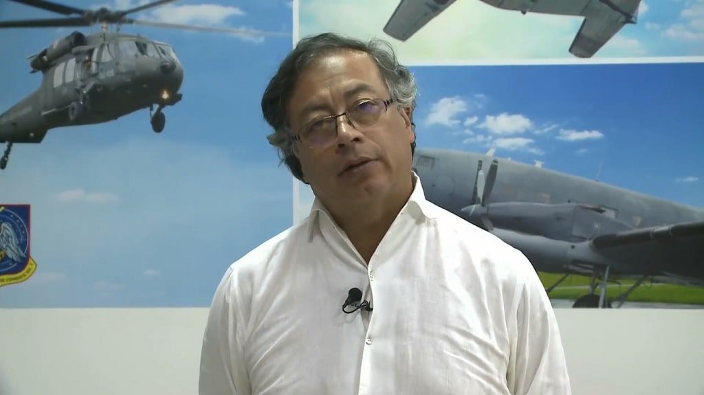 avión de Gustavo Petro impactado por un rayo-Petro dice que Hamás es un invento israelí para justificar el apartheid y el genocidio en Gaza