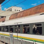 persona en la vía- metro de Medellín- domingo 8 de enero de 2023