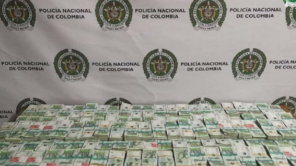 Medellín: hombre llevaba mil cien millones de pesos en efectivo en un morral