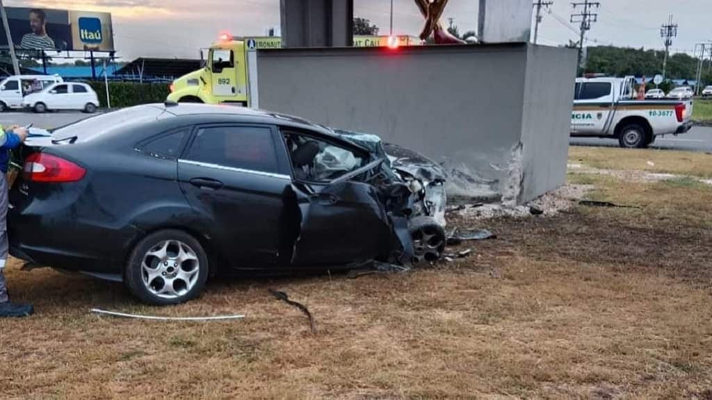 Muere mujer en accidente en glorieta del Aeropuerto, vía Cali-Palmira