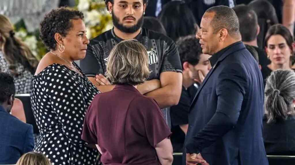 neymar le pide a su padre que lo represente en el velatorio de pelé