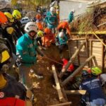 Dos hombres quedan semi sepultados tras un alud de tierra en el barrio Manrique