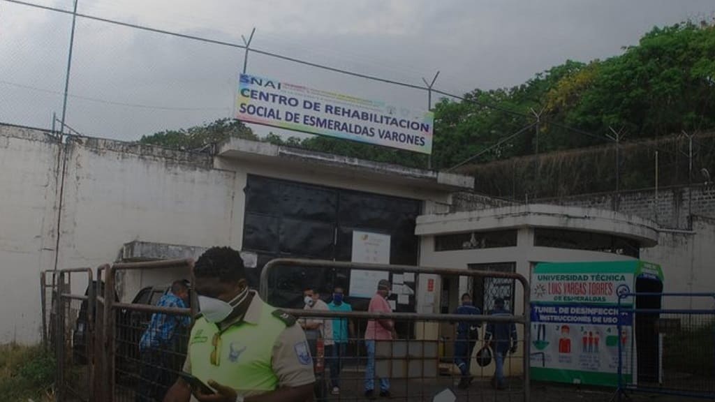 Identifican a los dos reos que hallaron colgados en la cárcel de Esmeraldas