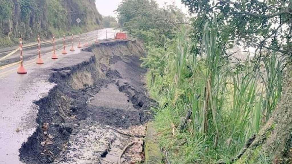 deslizamiento en rosas-cauca- cierre de la vía panamericana