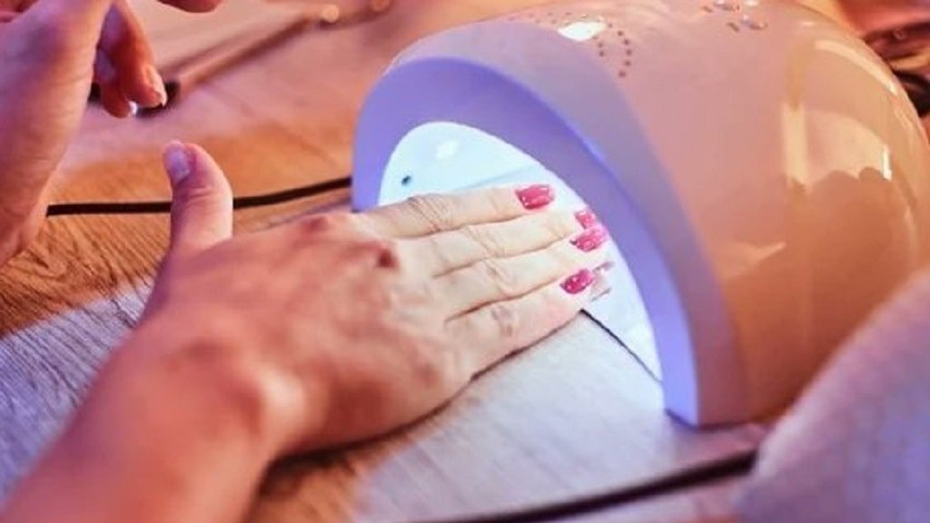 Secadores de uñas UV pueden dañar el ADN y producir cáncer