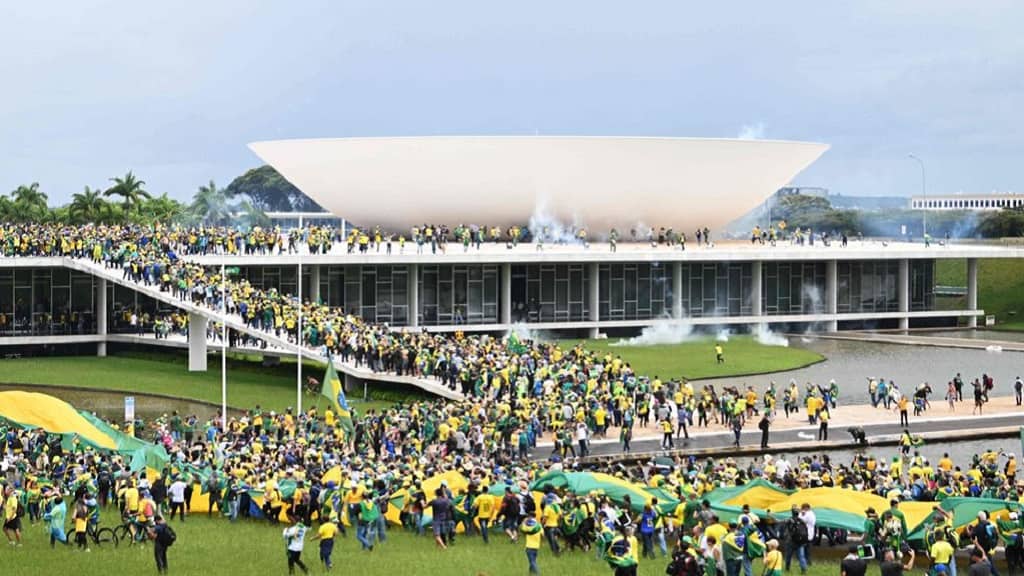 Jair Bolsonaro- fans en congreso y corte suprema