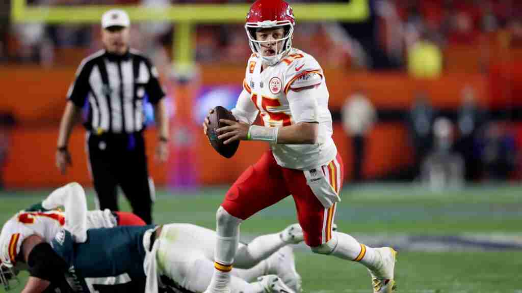 35-38: Los Chiefs conquistan de remontada el Super Bowl ante los Eagles
