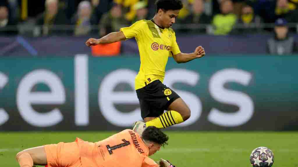 1-0. Adeyemi y las paradas de Gregor Kobel le dan la victoria al Dortmund