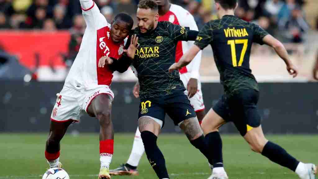 Ben Yedder sonroja al PSG