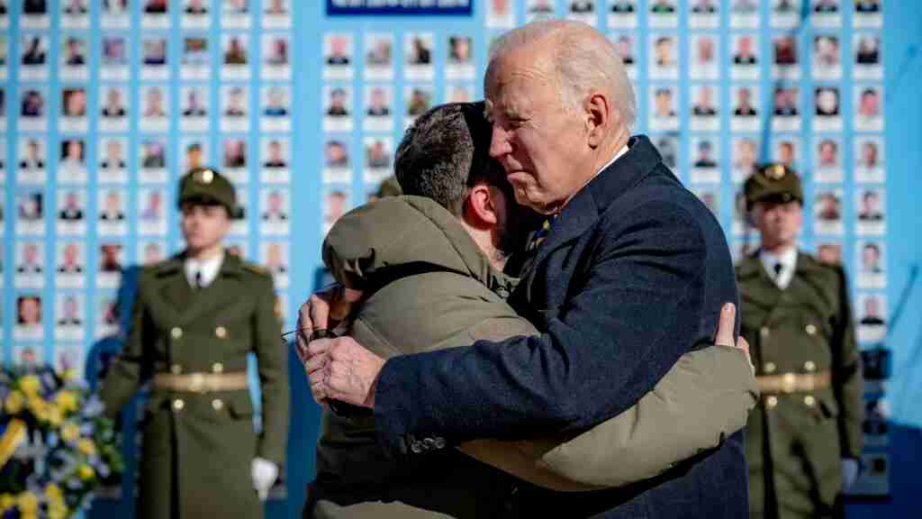 Biden visita Kiev y anuncia 500 millones de dólares en ayuda militar
