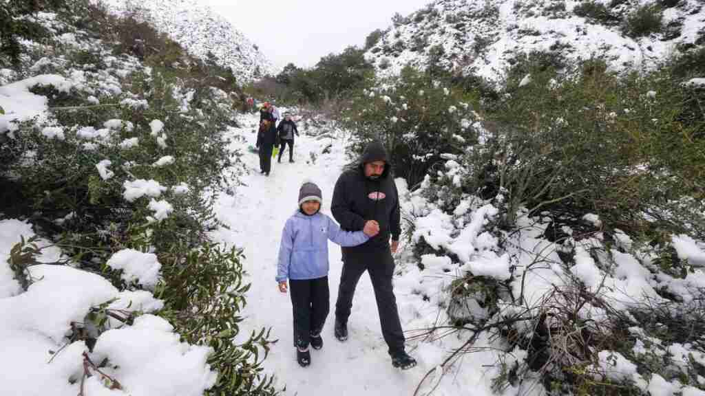 California espera más lluvia y nieve en los próximos días tras fuerte tormenta