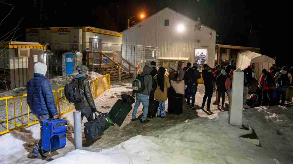Cientos de emigrantes dejan Nueva York a diario por un paso «ilegal» a Canadá