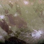 Descubren una forma de hielo que podría existir en lunas extraterrestres