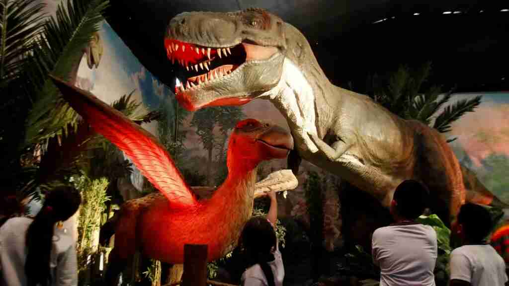 Dinosaurios y dragones animatrónicos inician un viaje mágico en Medellín