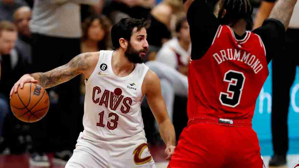Doncic vuelve con derrota y los Lakers sorprenden a los Warriors