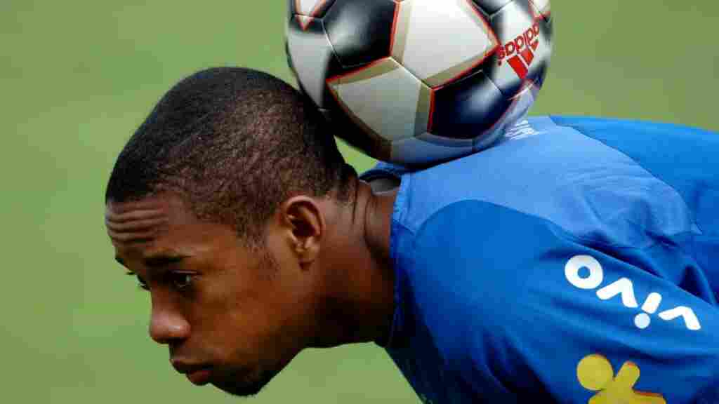 El abogado de Robinho afirma que el exfutbolista cumplirá su condena en Brasil