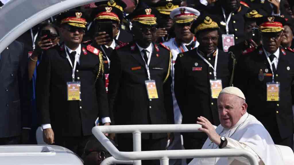 El papa Francisco en la RD del Congo - Basta de enriquecerse con recursos «manchados de sangre»