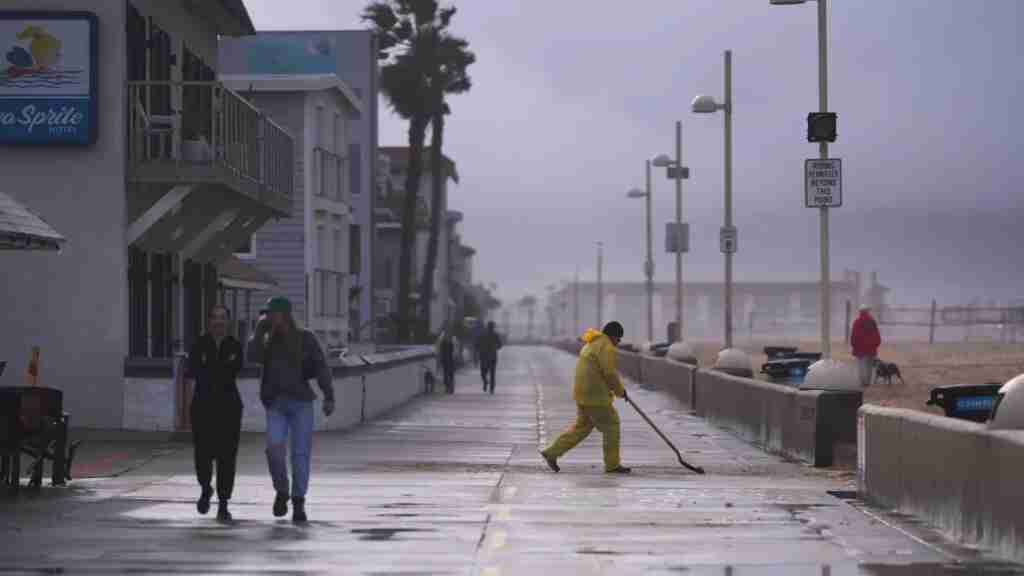 El sur de California, bajo una inusual tormenta de lluvia y nieve