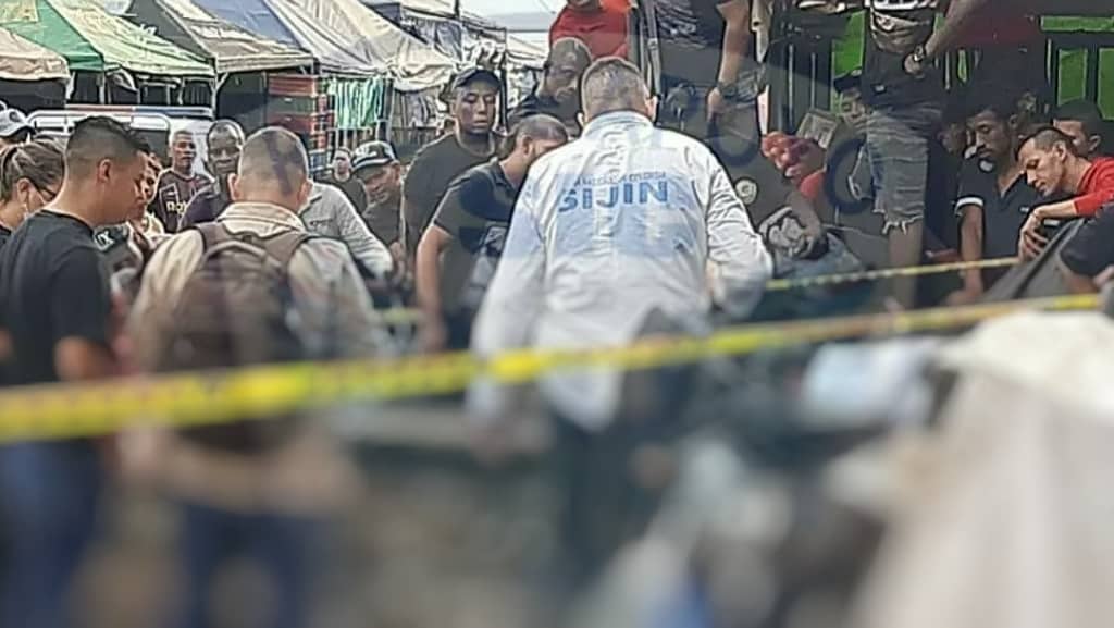 Dos muertos tras balacera en Galería de Santa Elena