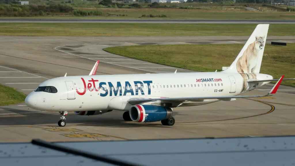 JetSmart expresa su interés en adquirir el 100 % de acciones de colombiana Viva