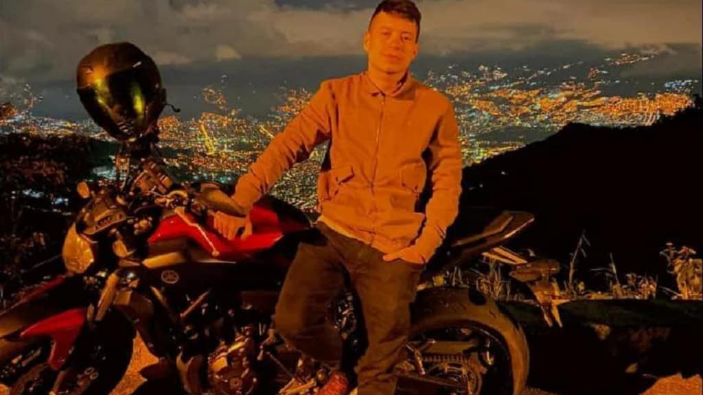 Julián Andrés Galindo - asesinado cerca del peaje de Amagá, Antioquia