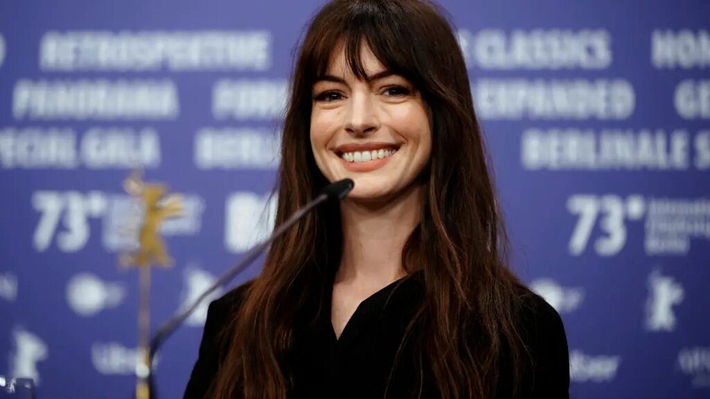 La Berlinale se vuelca en lo mediático con Anne Hathaway y «She came to me»