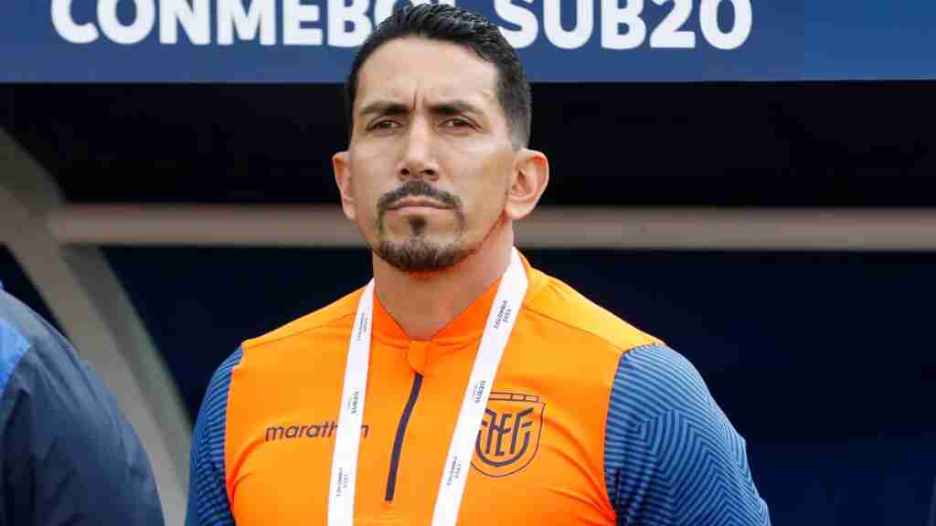 La Federación de Ecuador anuncia la salida de Bran, el técnico de la Sub’20