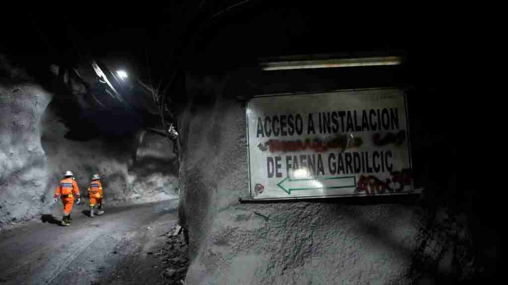Las utilidades de la minera chilena Antofogasta cayeron un 39,4 % en 2022